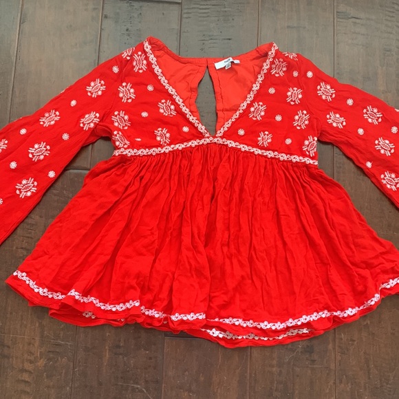 EUC Red White Fate Embroidered Boho Blouse Top Shirt Bell Sleeves XS - Picture 1 of 7